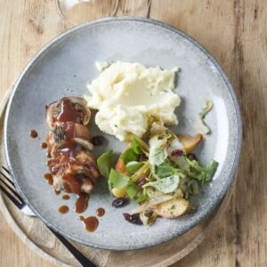 Konijnrollade met puree en witloof