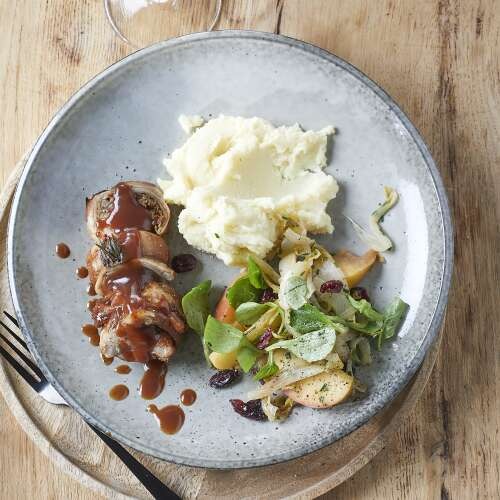Konijnrollade met puree en witloof