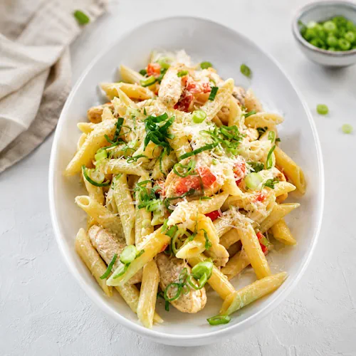 Koude pasta met kip tandoori